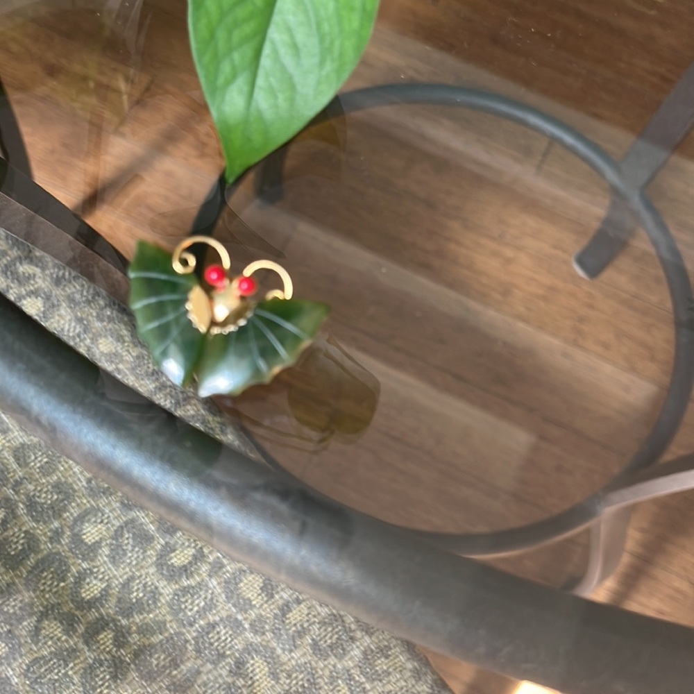 Jade butterfly 🦋 pin vintage - Picture 2 of 3